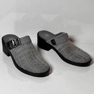 Bzees Open Book Washable Clog Size: 8.5W